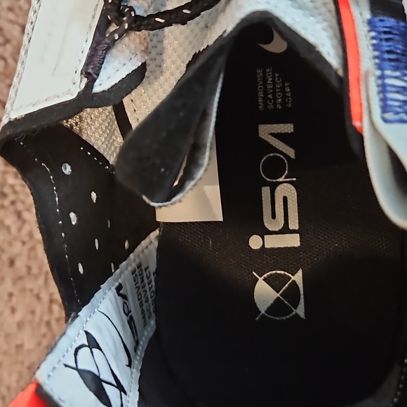 React WR Ispa 'Aqua Red'. - Picture 2 of 5